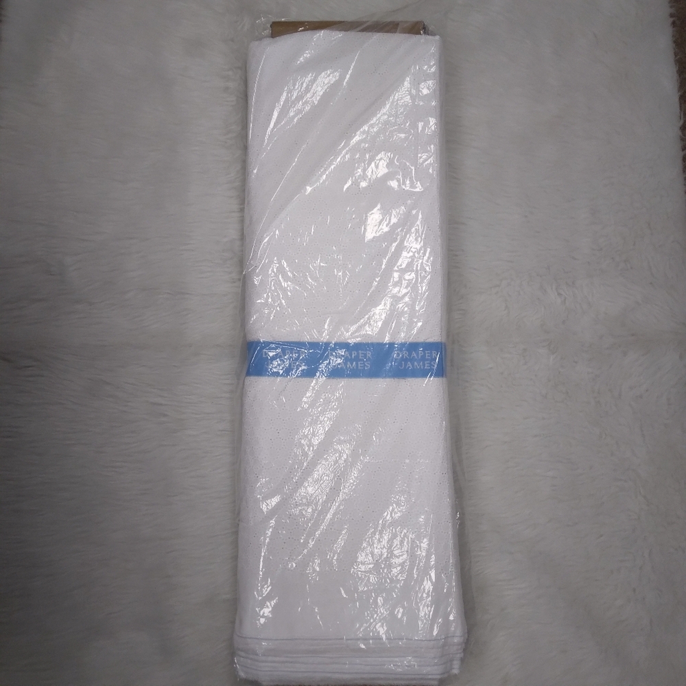 FABRIC Draper James White Eyelet Mini Dot, Sealed Bolt 8 Yds X 52 In